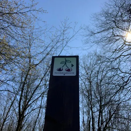 Hen-coop Mit Zwei Schlafzimmern & Netflix * 凯撒斯劳滕